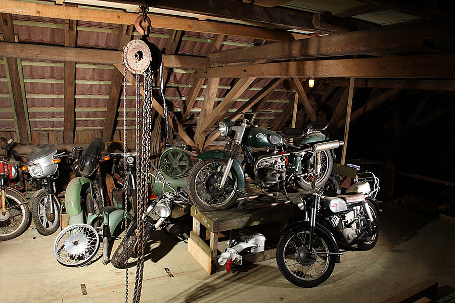 Fotografie Motorradklassiker Dachboden